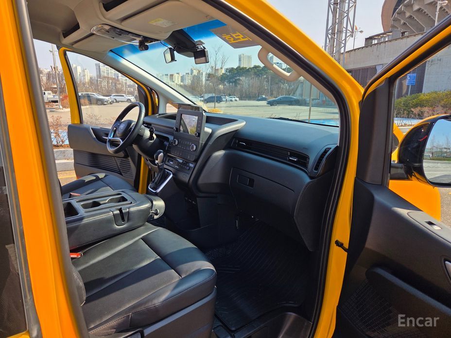2022 Hyundai Staria  L3.5  Kinder Safety Car 15-Seater с пробегом 106 041 км