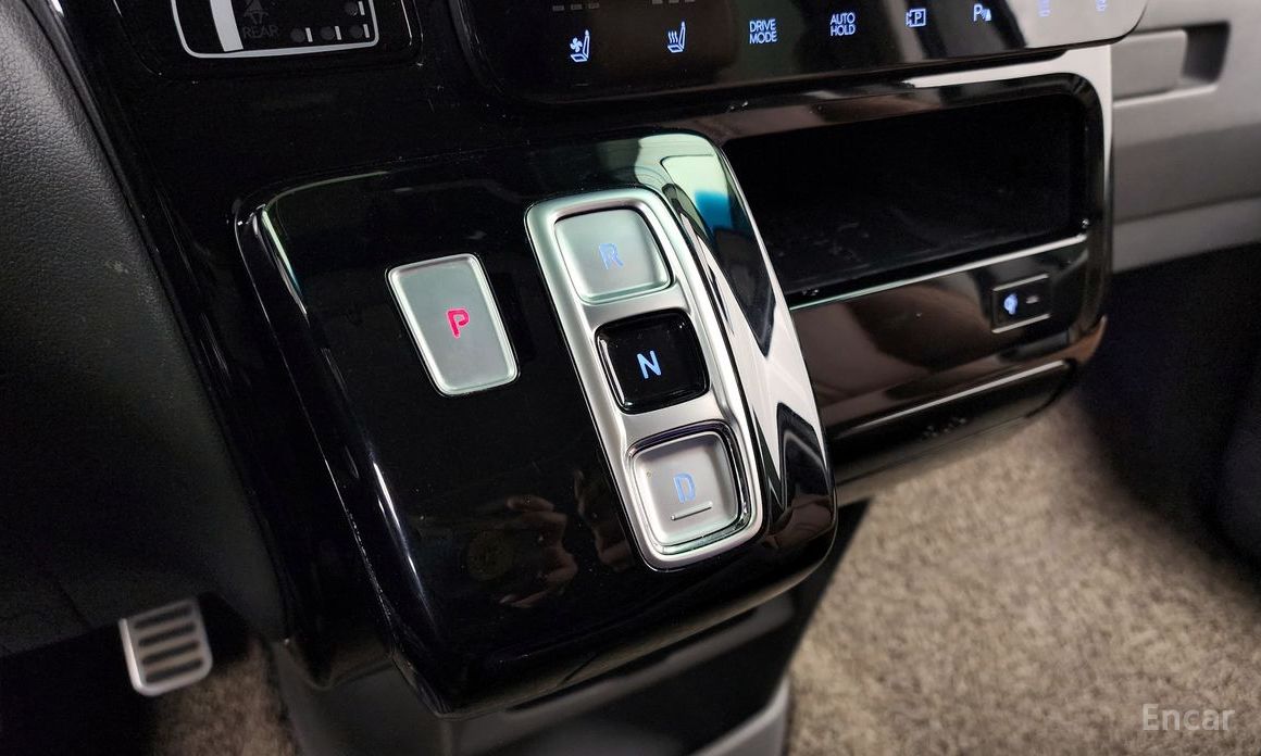 2022 Hyundai Staria  4WD Lounge 9-Seater Inspiration с пробегом 137 945 км
