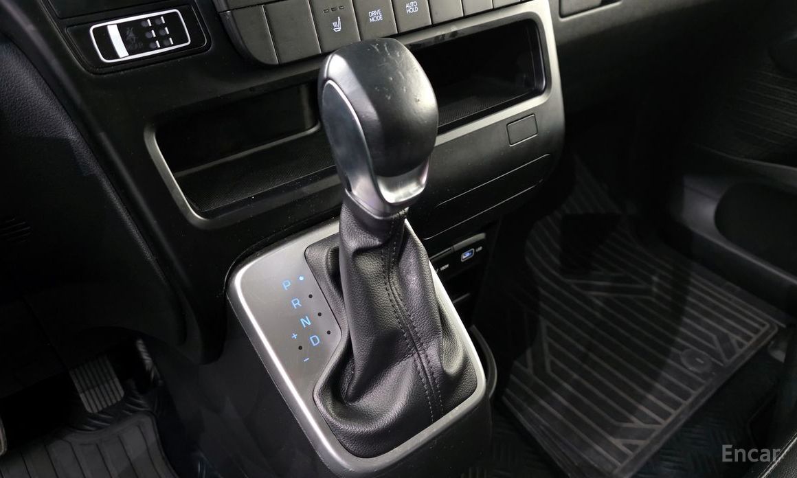 2021 Hyundai Staria  Tourer 9-Seater Modern с пробегом 49 476 км