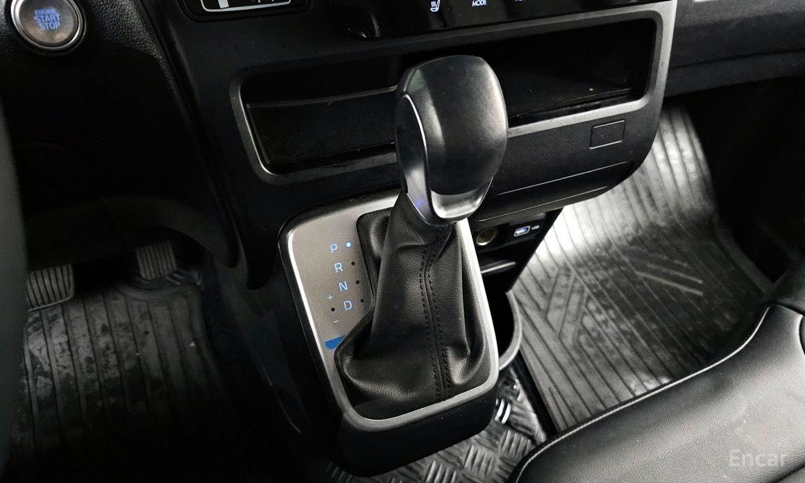 2022 Hyundai Staria  Tourer 9-Seater Modern с пробегом 40 734 км