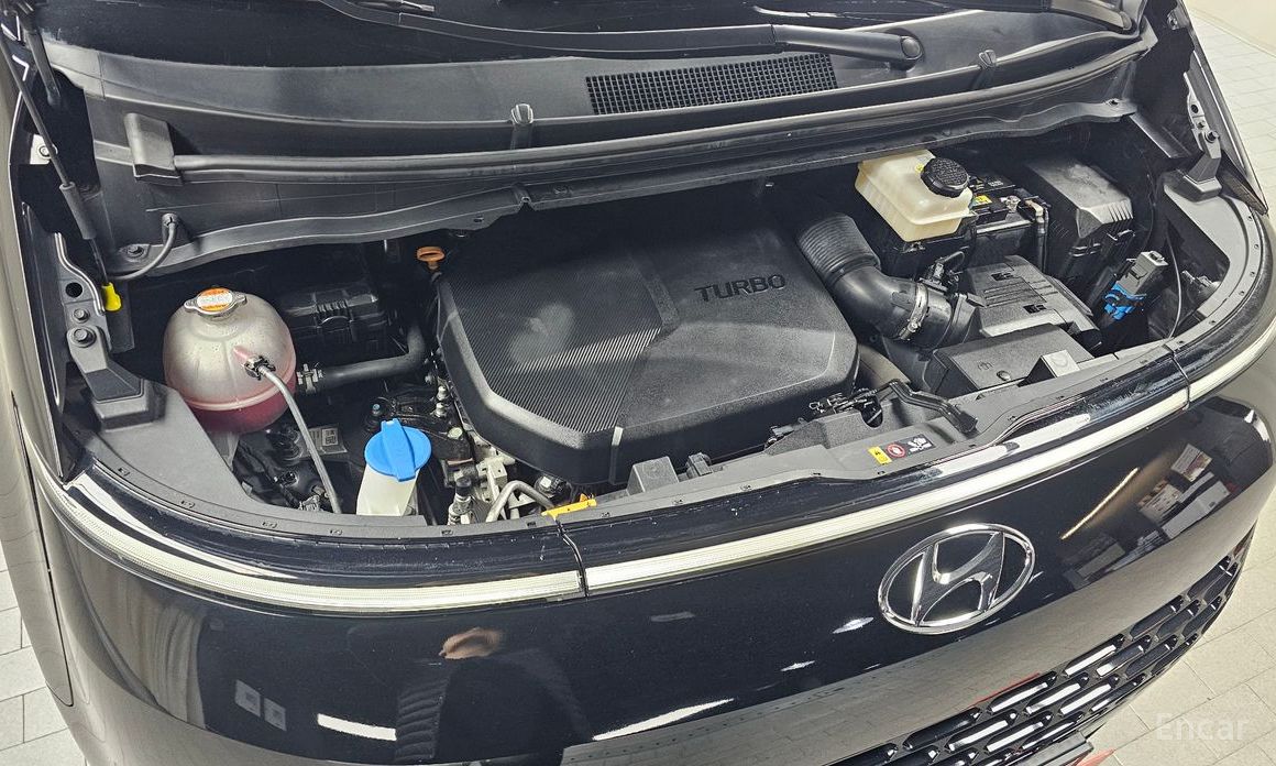 2021 Hyundai Staria  Tourer 9-Seater Modern с пробегом 90 248 км
