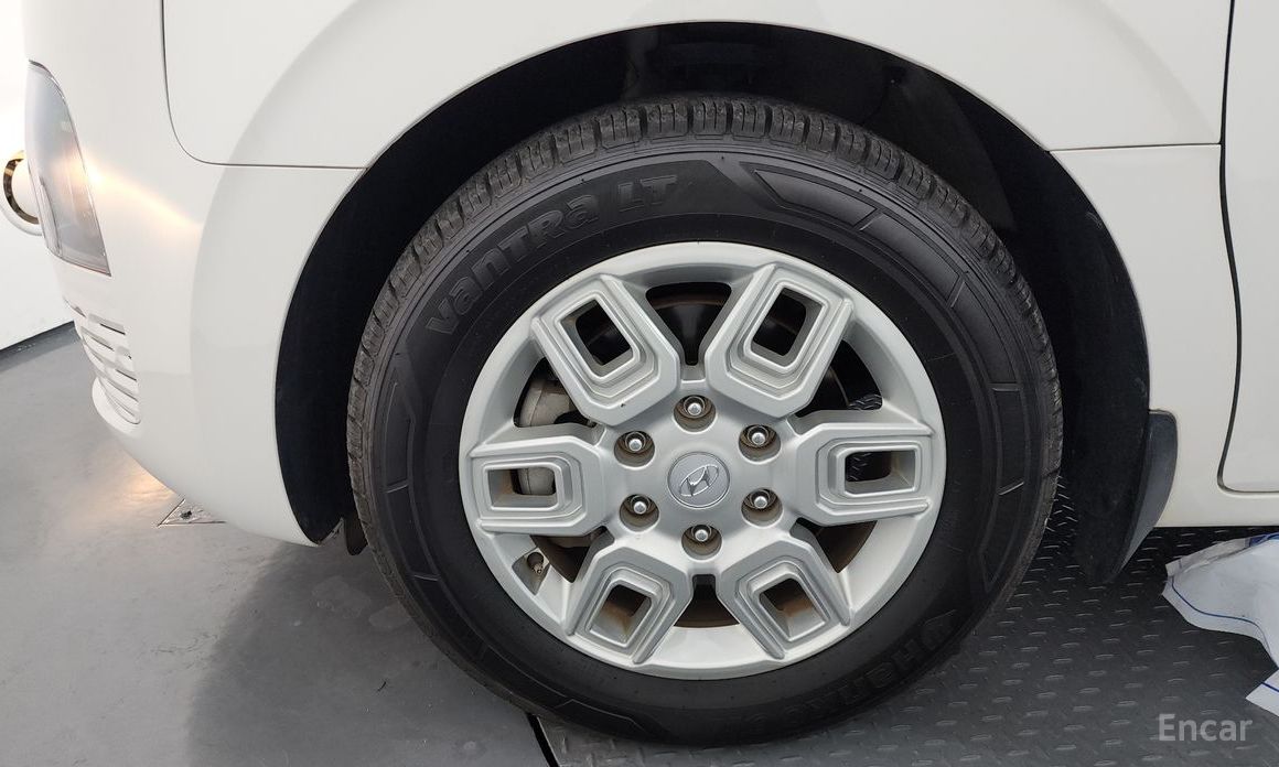 2022 Hyundai Staria  4WD Tourer 9-Seater Modern с пробегом 48 169 км