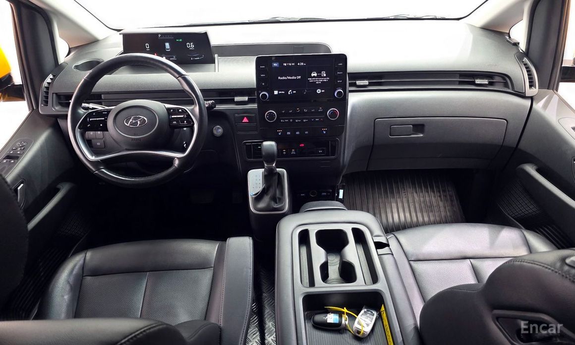 2022 Hyundai Staria  L3.5  Kinder Safety Car 15-Seater с пробегом 44 503 км