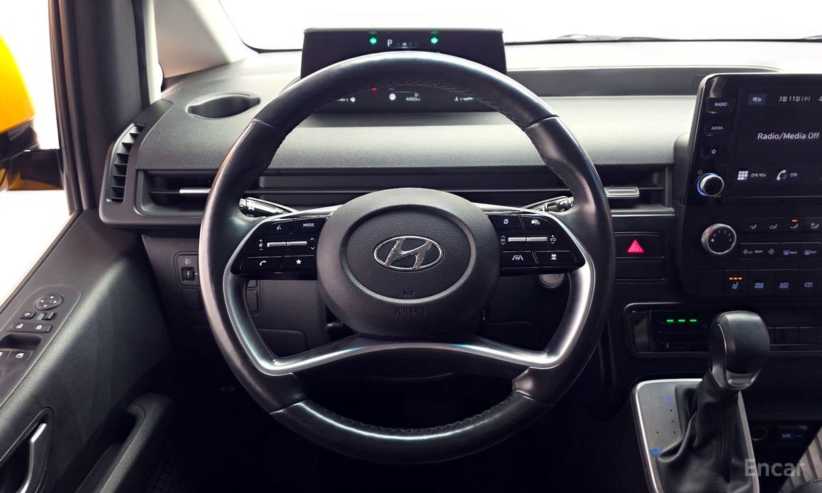 2022 Hyundai Staria  L3.5  Kinder Safety Car 15-Seater с пробегом 44 503 км
