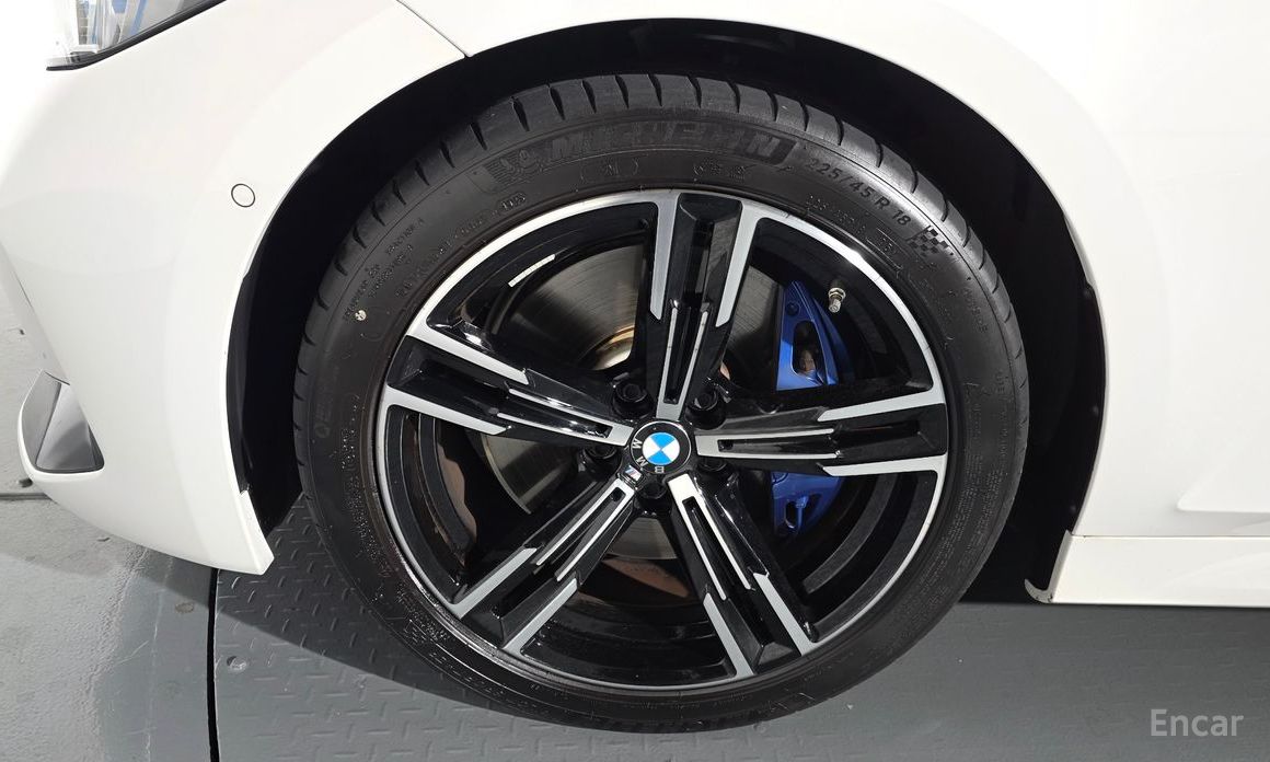 2023 BMW 3 серии VII (G2x) 320i M Sport с пробегом 17 965 км