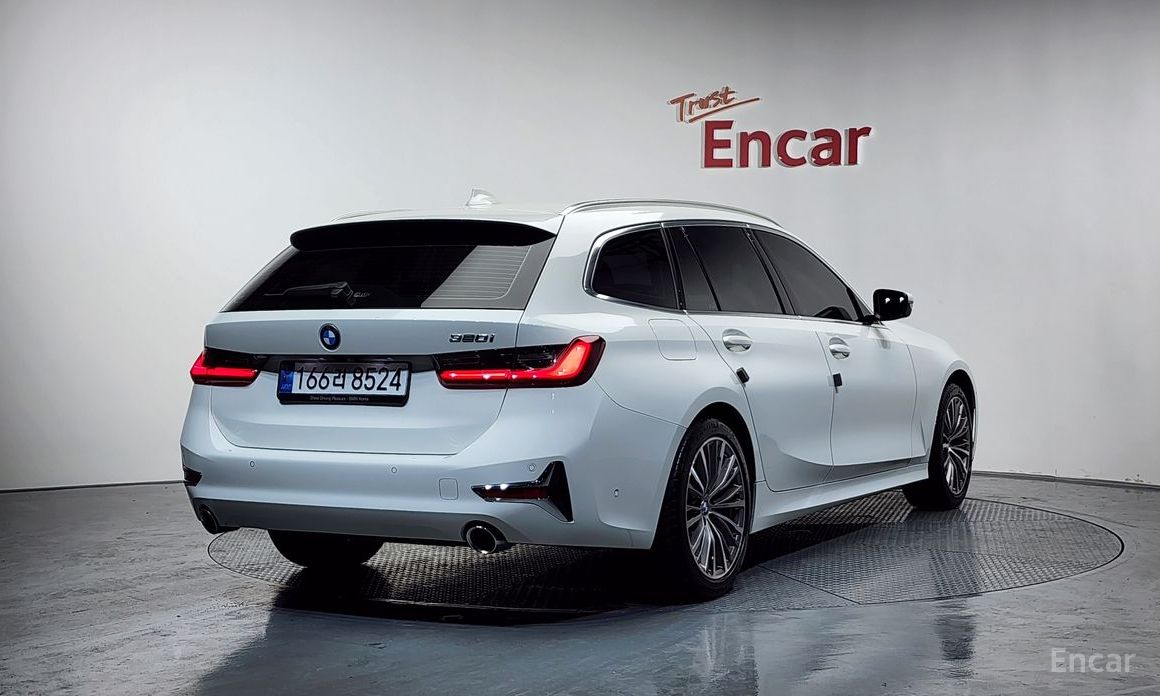 2022 BMW 3 серии VII (G2x) 320i Touring Luxury с пробегом 34 597 км