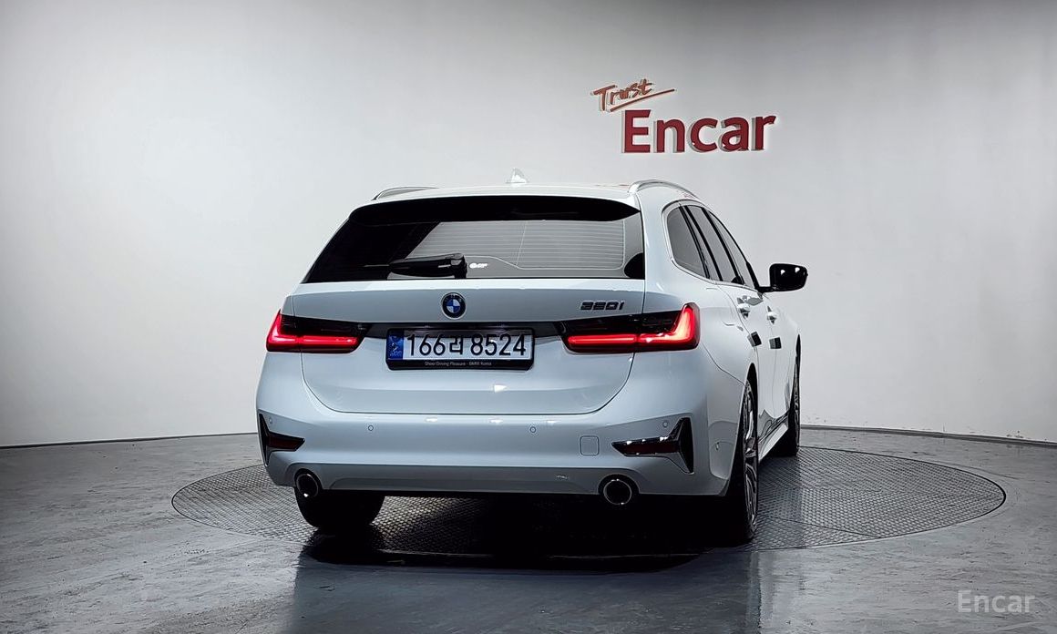 2022 BMW 3 серии VII (G2x) 320i Touring Luxury с пробегом 34 597 км