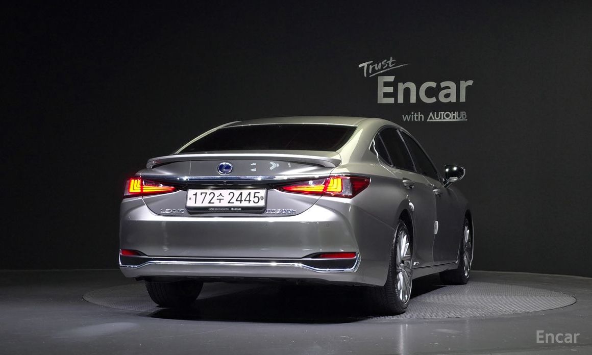 2022 Lexus ES VII Рестайлинг Luxury Plus с пробегом 33 053 км