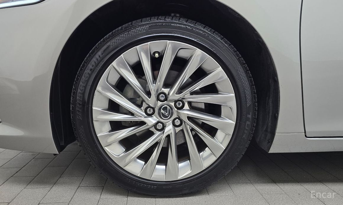 2022 Lexus ES VII Рестайлинг Luxury Plus с пробегом 33 053 км