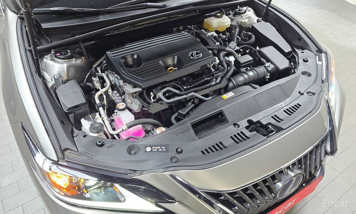 2022 Lexus ES VII Рестайлинг Luxury Plus с пробегом 33 053 км