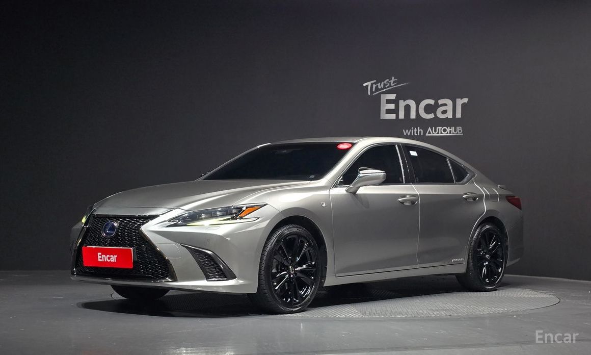2022 Lexus ES VII Рестайлинг F-Sport с пробегом 104 339 км
