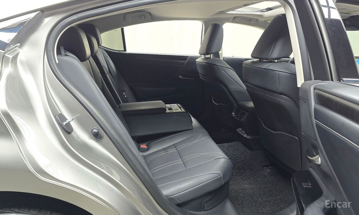2022 Lexus ES VII Рестайлинг Luxury Plus с пробегом 33 053 км