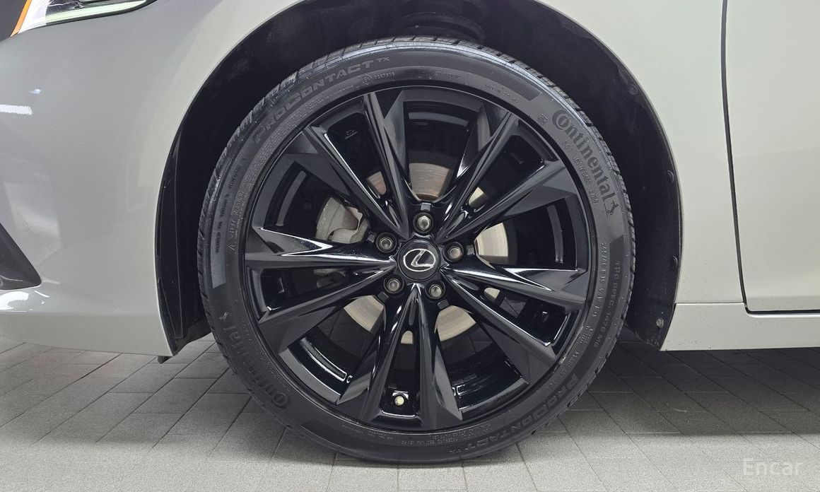2022 Lexus ES VII Рестайлинг F-Sport с пробегом 104 339 км