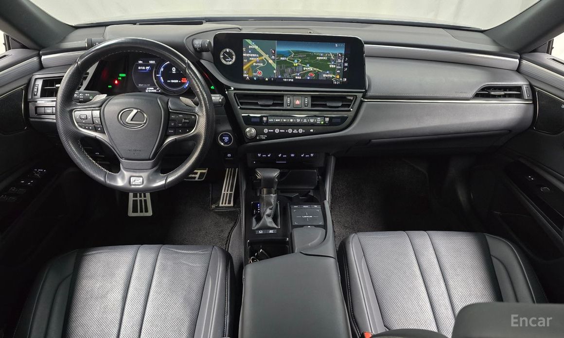 2022 Lexus ES VII Рестайлинг F-Sport с пробегом 104 339 км