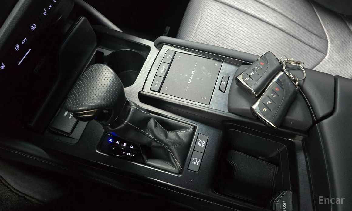 2022 Lexus ES VII Рестайлинг F-Sport с пробегом 104 339 км