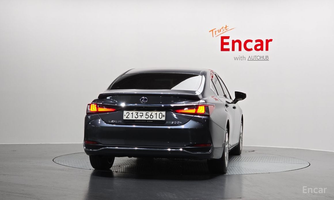 2022 Lexus ES VII Рестайлинг Luxury Plus с пробегом 43 012 км