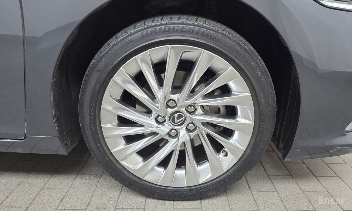 2022 Lexus ES VII Рестайлинг Luxury Plus с пробегом 43 012 км
