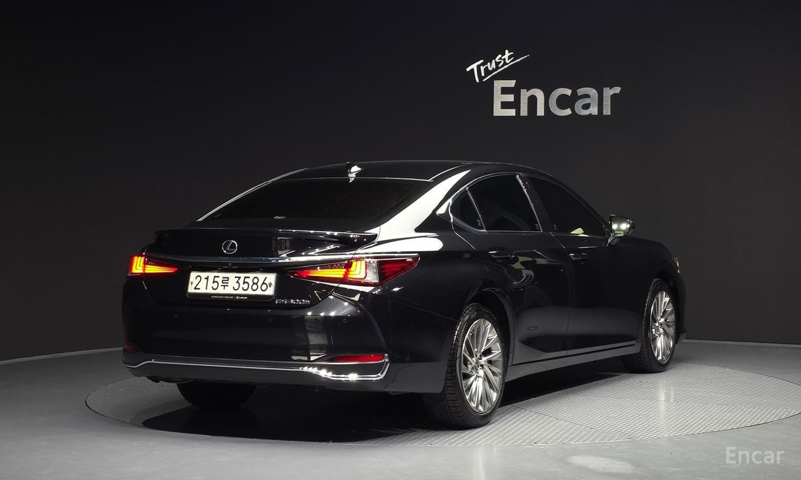 2023 Lexus ES VII Рестайлинг Luxury Plus с пробегом 44 994 км