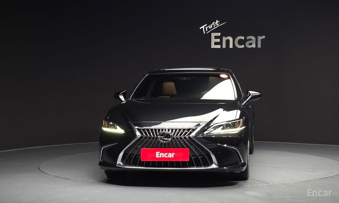 2023 Lexus ES VII Рестайлинг Luxury Plus с пробегом 44 994 км