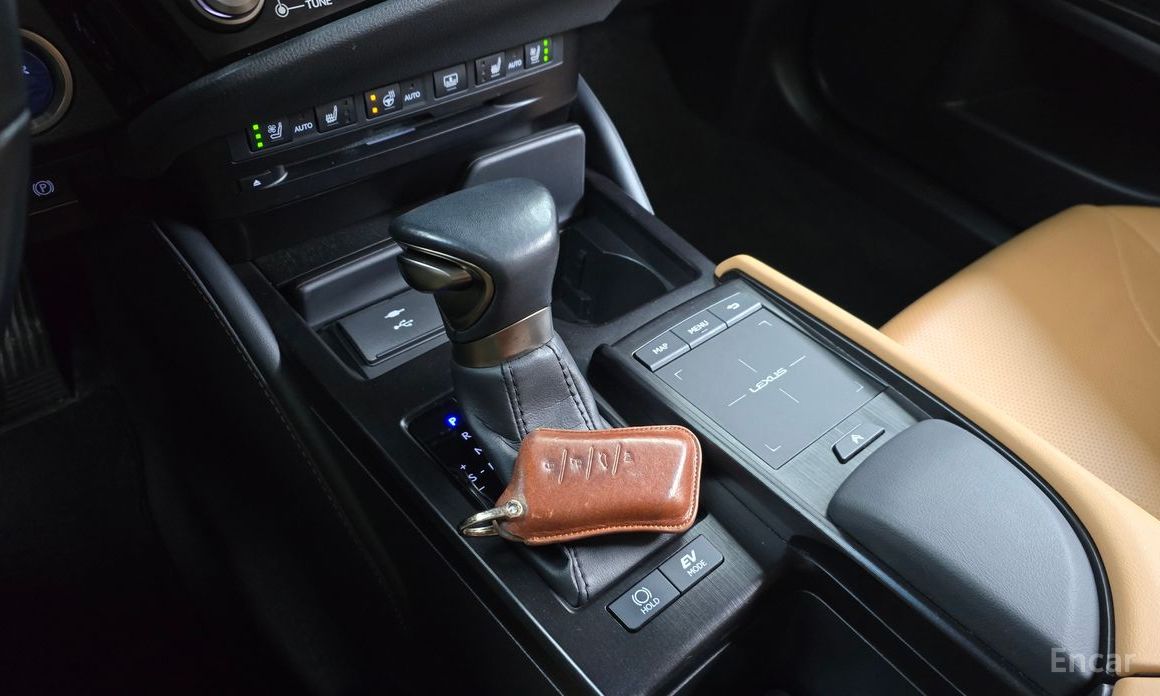2022 Lexus ES VII Рестайлинг Luxury Plus с пробегом 43 012 км