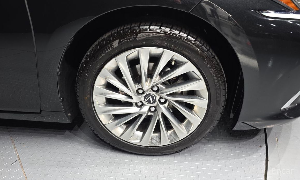 2023 Lexus ES VII Рестайлинг Luxury Plus с пробегом 44 994 км