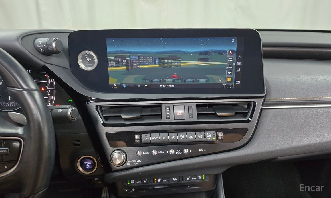 2022 Lexus ES VII Рестайлинг Luxury Plus с пробегом 43 012 км