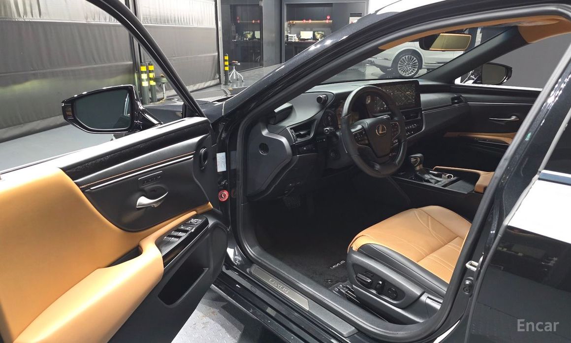 2023 Lexus ES VII Рестайлинг Luxury Plus с пробегом 44 994 км