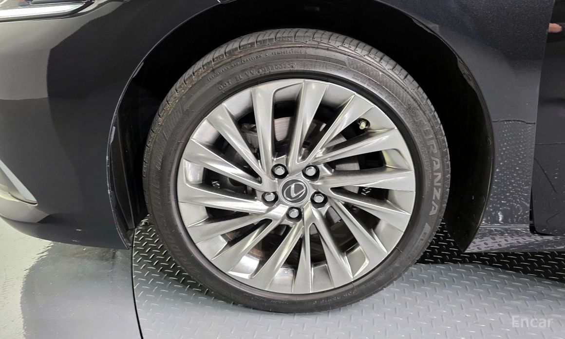 2023 Lexus ES VII Рестайлинг Luxury Plus с пробегом 29 676 км