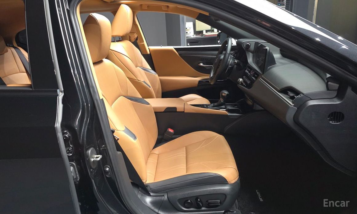 2023 Lexus ES VII Рестайлинг Luxury Plus с пробегом 44 994 км