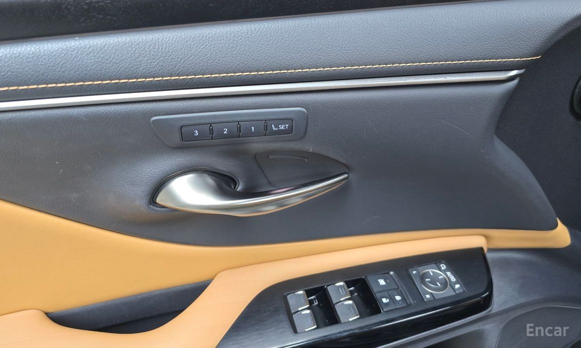 2022 Lexus ES VII Рестайлинг Luxury Plus с пробегом 43 012 км