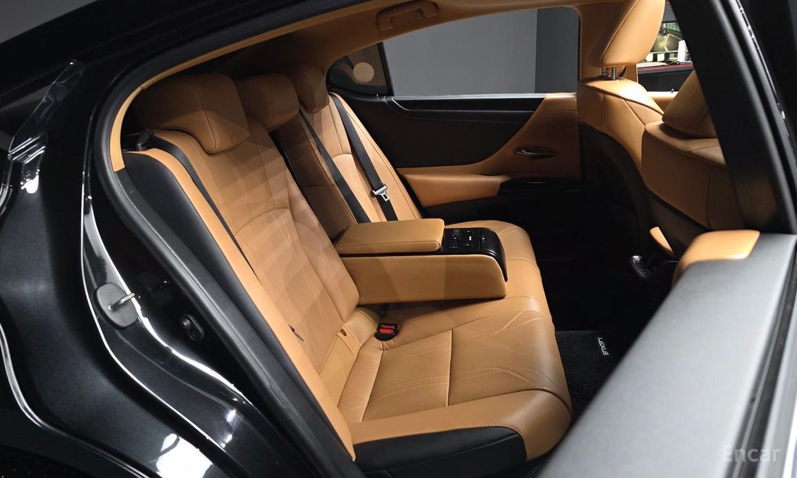 2023 Lexus ES VII Рестайлинг Luxury Plus с пробегом 44 994 км