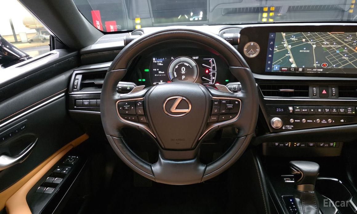 2023 Lexus ES VII Рестайлинг Luxury Plus с пробегом 44 994 км