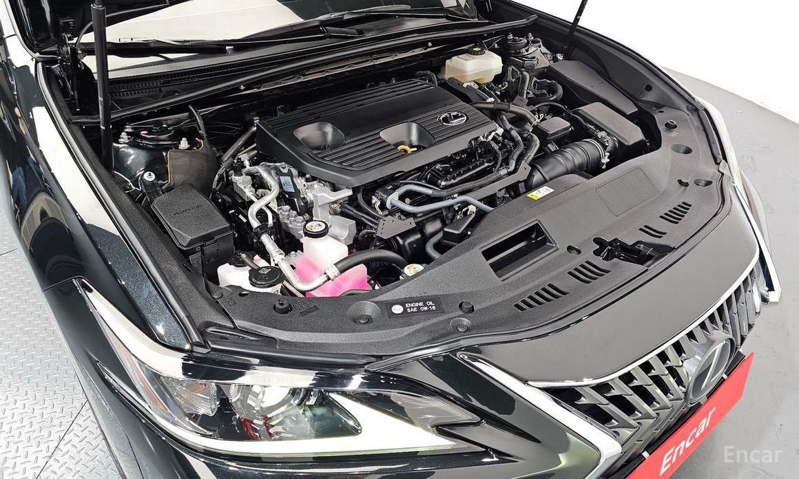 2023 Lexus ES VII Рестайлинг Luxury Plus с пробегом 26 097 км