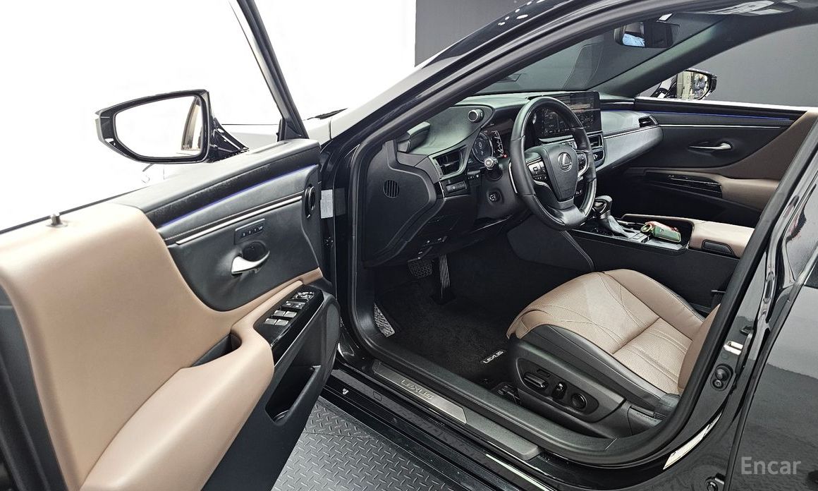 2023 Lexus ES VII Рестайлинг Luxury Plus с пробегом 26 097 км