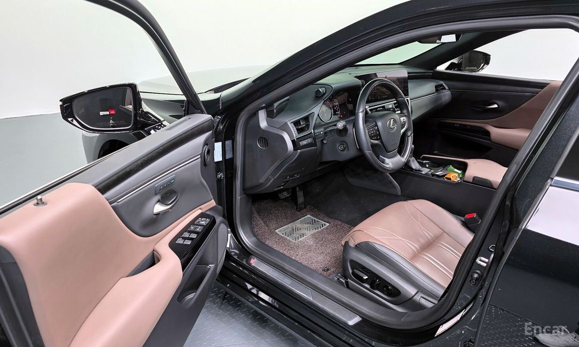 2023 Lexus ES VII Рестайлинг Luxury Plus с пробегом 29 676 км