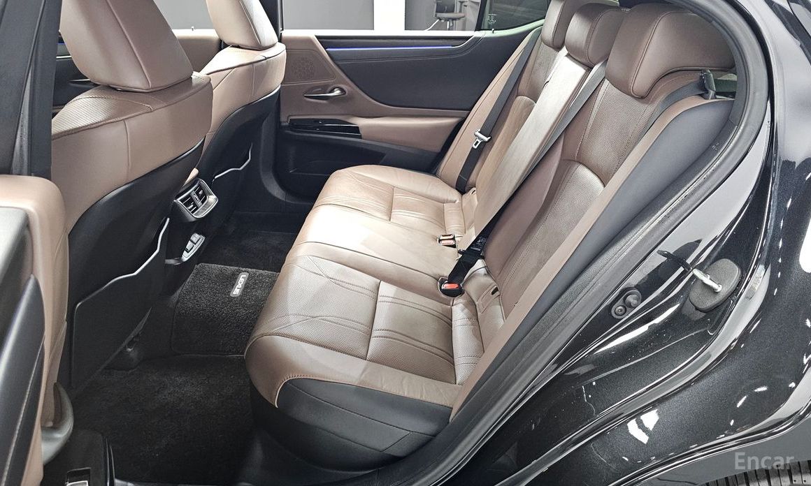 2023 Lexus ES VII Рестайлинг Luxury Plus с пробегом 26 097 км
