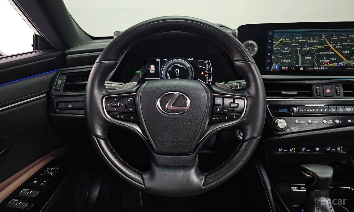 2023 Lexus ES VII Рестайлинг Luxury Plus с пробегом 26 097 км