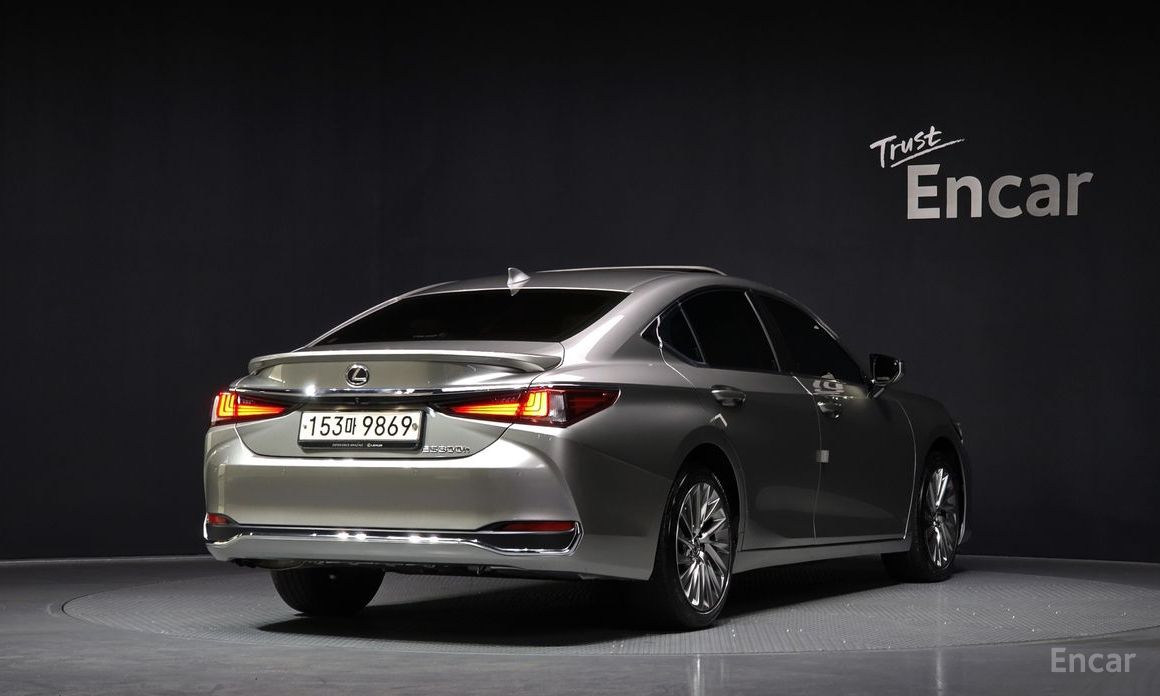 2023 Lexus ES VII Рестайлинг Luxury Plus с пробегом 82 511 км