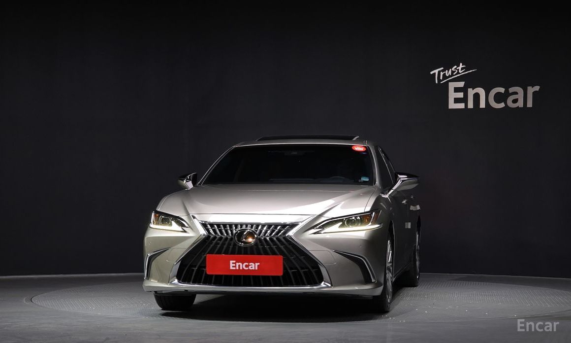 2023 Lexus ES VII Рестайлинг Luxury Plus с пробегом 82 511 км