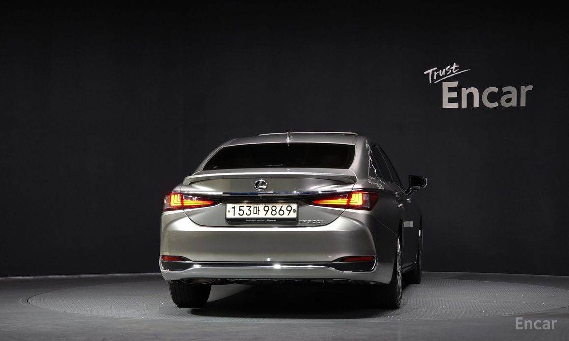 2023 Lexus ES VII Рестайлинг Luxury Plus с пробегом 82 511 км