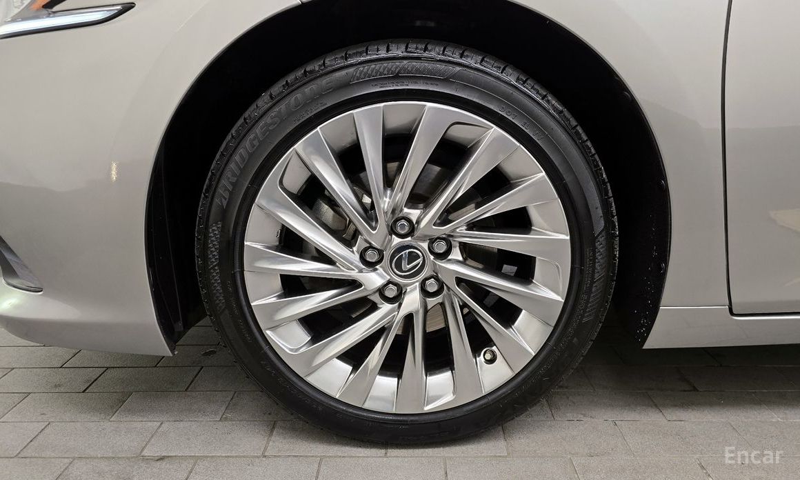 2023 Lexus ES VII Рестайлинг Luxury Plus с пробегом 82 511 км