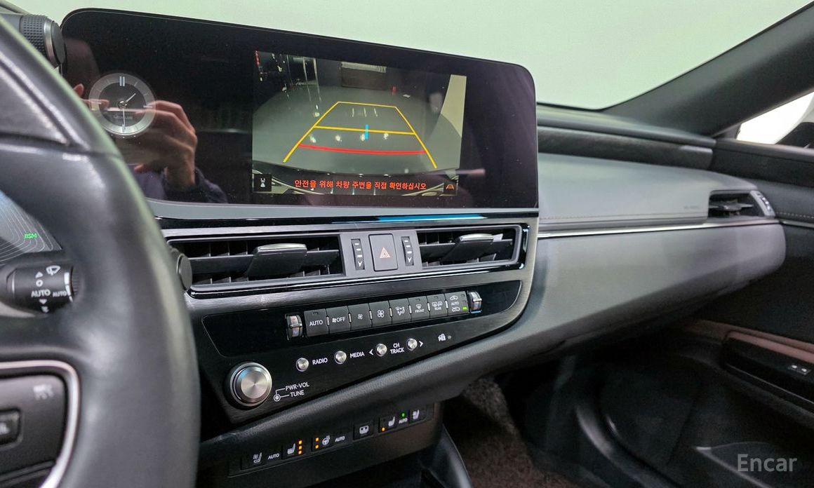 2023 Lexus ES VII Рестайлинг Luxury Plus с пробегом 29 676 км