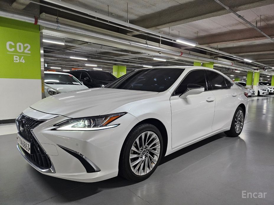 2023 Lexus ES VII Рестайлинг Luxury Plus с пробегом 24 262 км