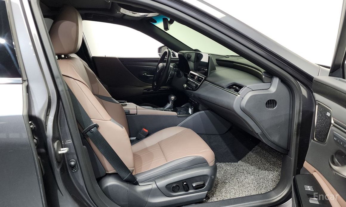 2022 Lexus ES VII Рестайлинг Executive с пробегом 39 502 км
