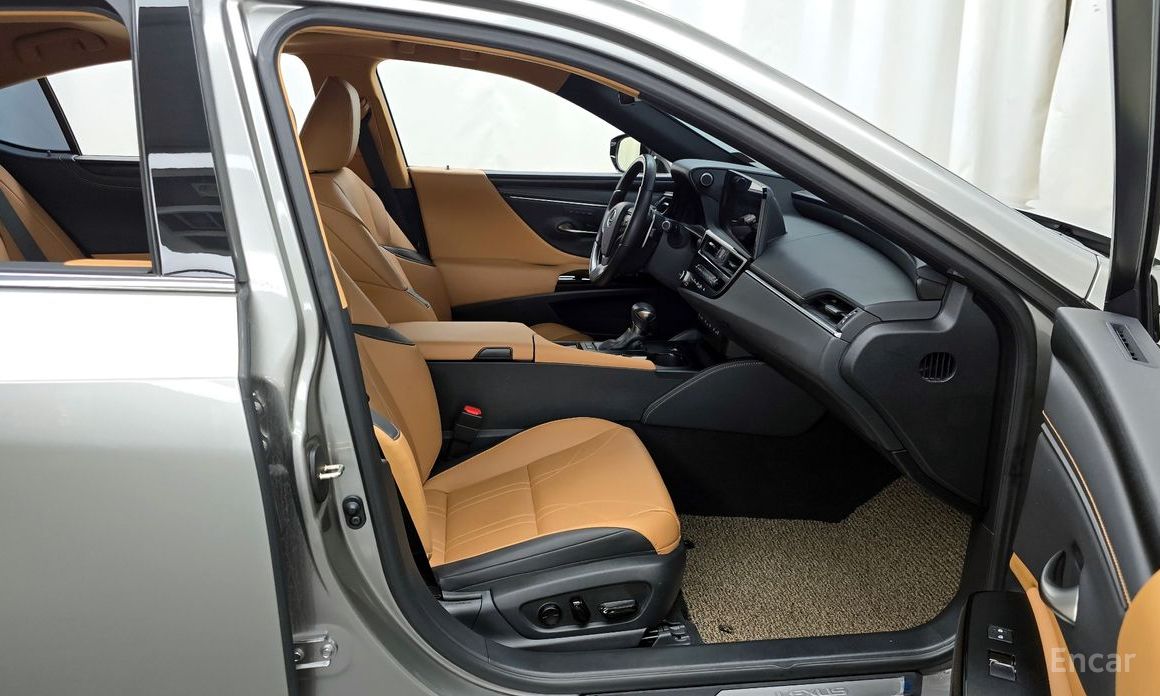 2023 Lexus ES VII Рестайлинг Luxury Plus с пробегом 82 511 км