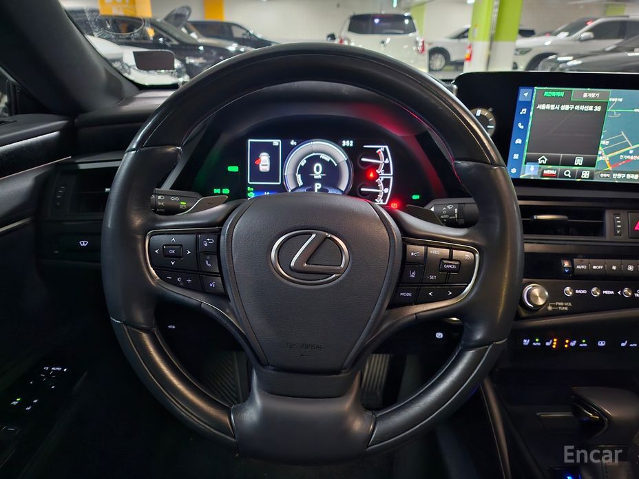 2023 Lexus ES VII Рестайлинг Luxury Plus с пробегом 24 262 км