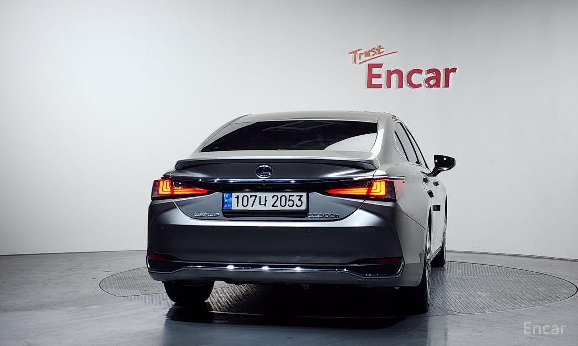 2022 Lexus ES VII Рестайлинг Luxury Plus с пробегом 84 959 км