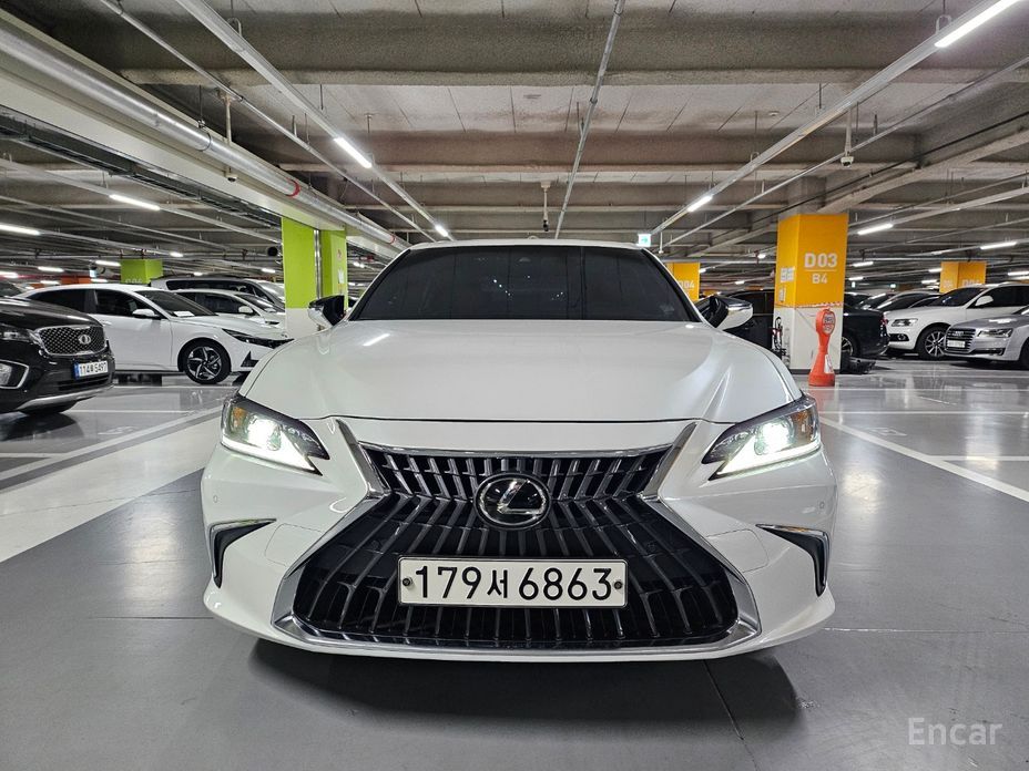 2023 Lexus ES VII Рестайлинг Luxury Plus с пробегом 24 262 км