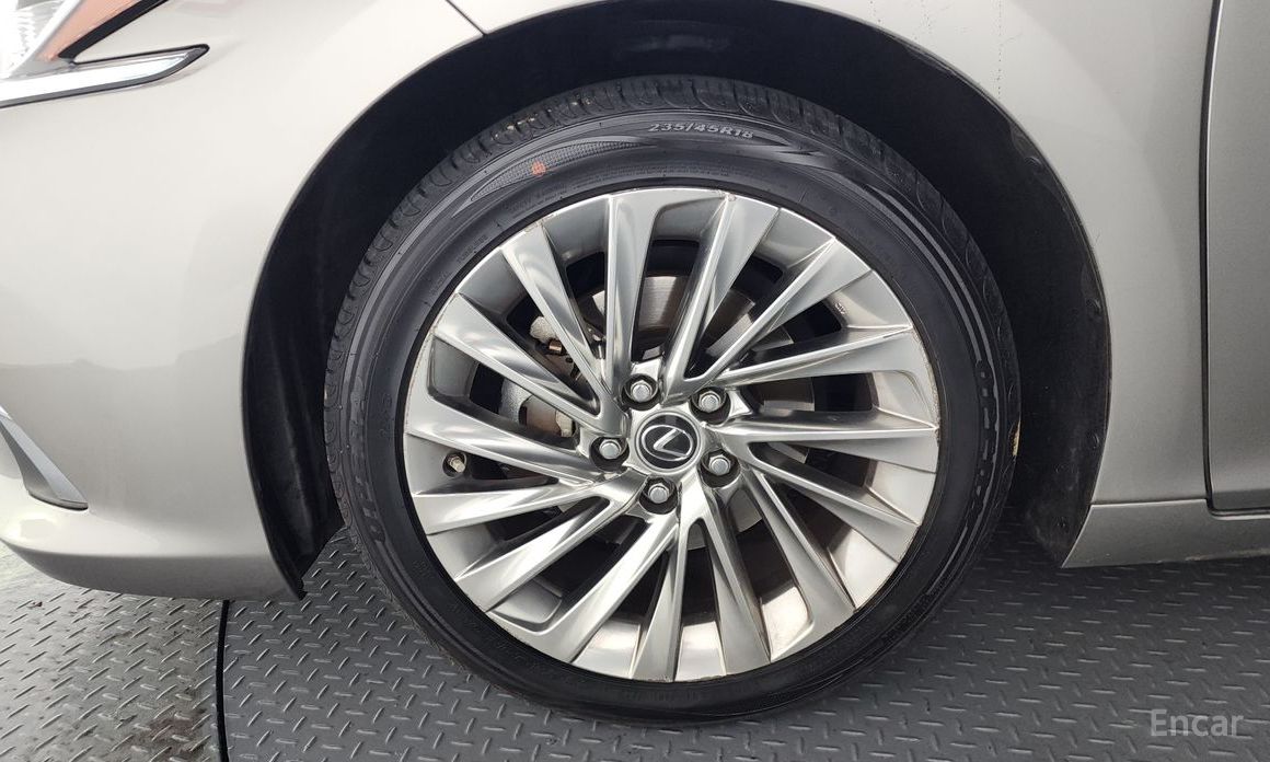 2022 Lexus ES VII Рестайлинг Luxury Plus с пробегом 84 959 км