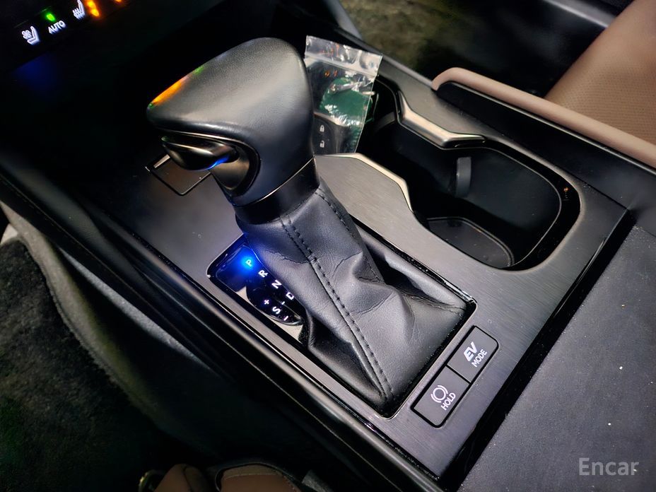 2023 Lexus ES VII Рестайлинг Luxury Plus с пробегом 24 262 км